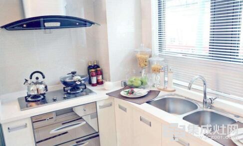 三亿体育官网_奉新汽车维修店突发大火 一辆小车被烧损(图3) 三亿体育官网