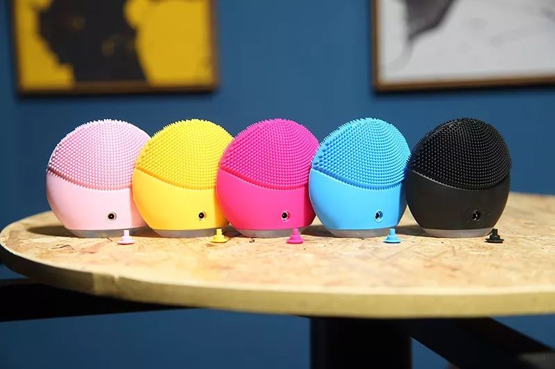 三亿体育官网_奉新汽车维修店突发大火 一辆小车被烧损