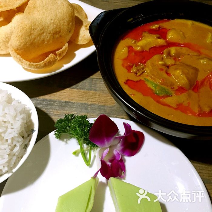 误把天窗当房顶跌落阁楼被困 合川消防驰援：三亿体育