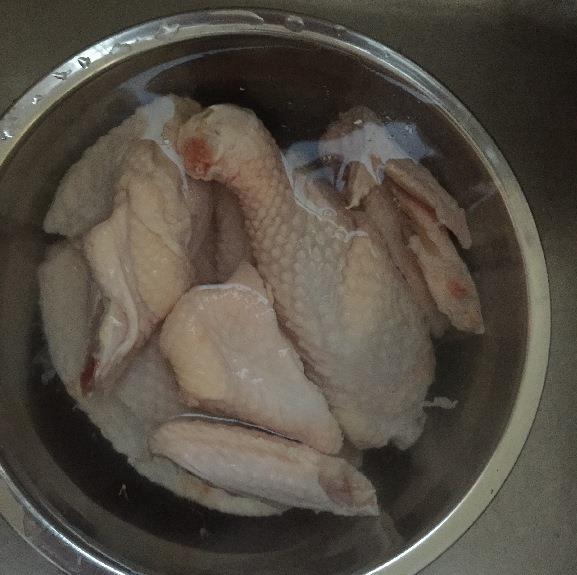 女孩掉入洪流 消防成功救援“三亿体育”(图3) 三亿体育官网