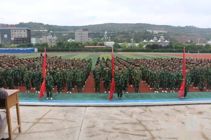 三亿体育手机版-
消防知识走进军训 实战演练防患未“燃”(图5)