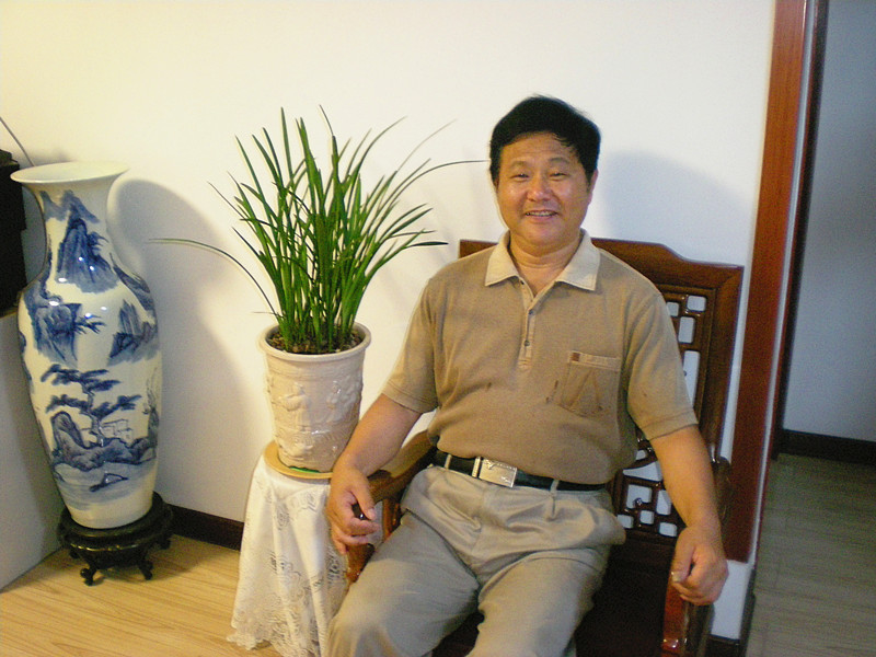黄金看涨情绪高涨 黄金期货日线分析-三亿体育手机版